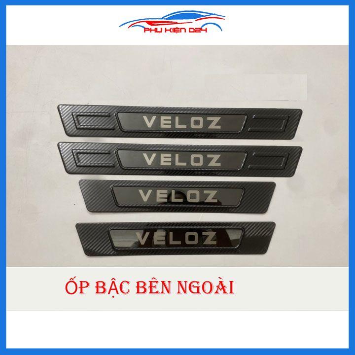 Ốp bậc cửa, nẹp bước chân Veloz 2022-2023 vân cacbon chống trầy bảo vệ trang trí xe