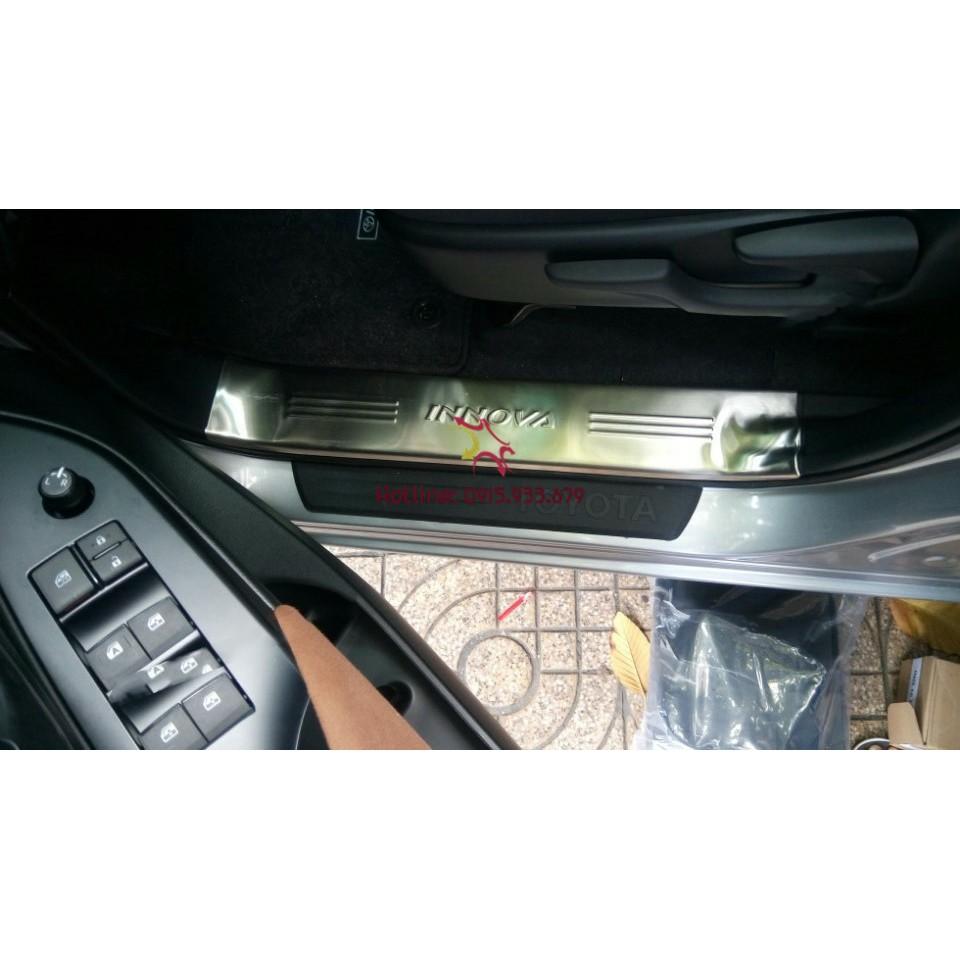 Ốp bậc Trong Xe Innova 2006 đến 2020 mẫu inox