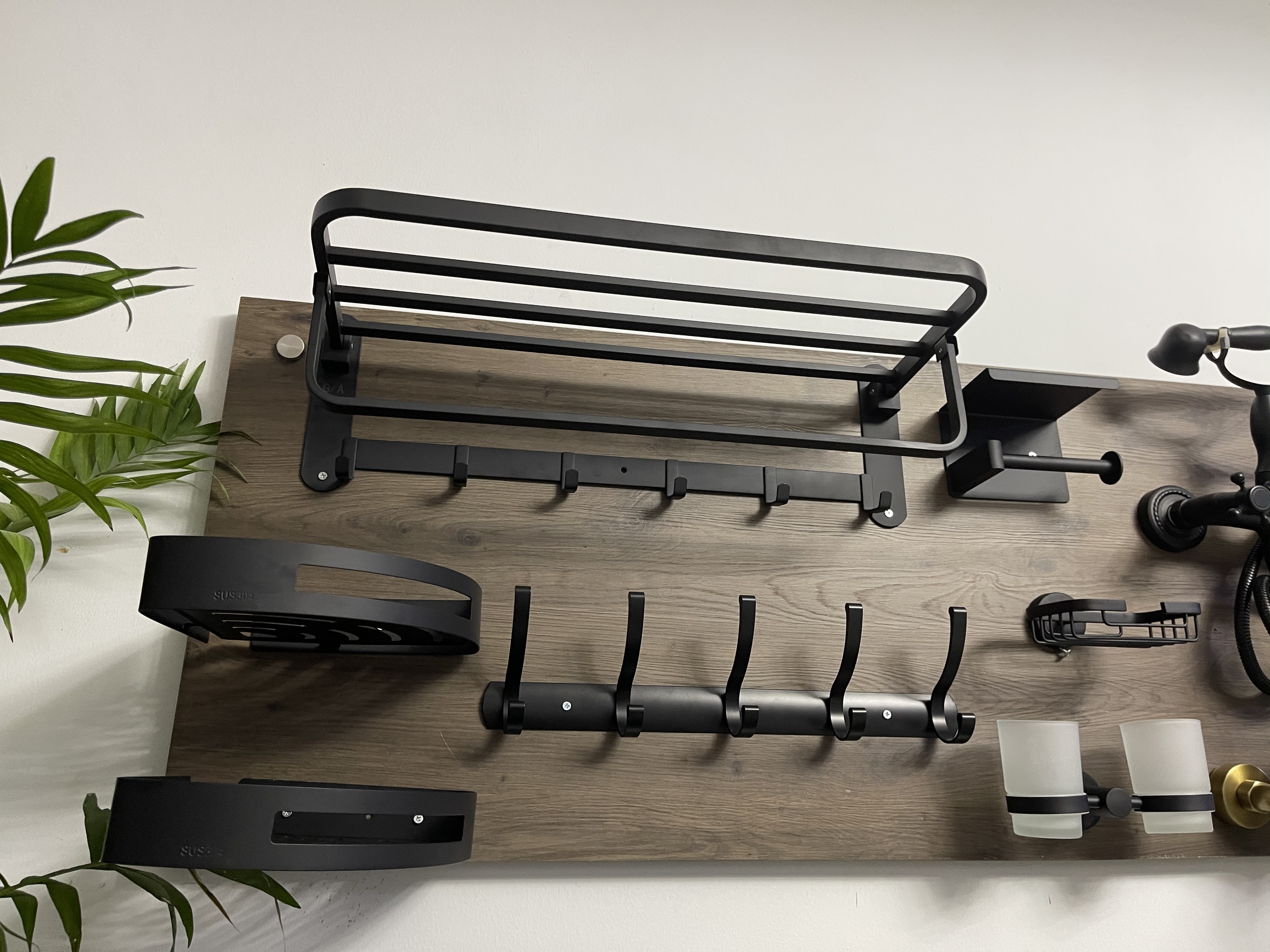 Bộ phụ kiện nhà tắm đen tĩnh điện 6 món