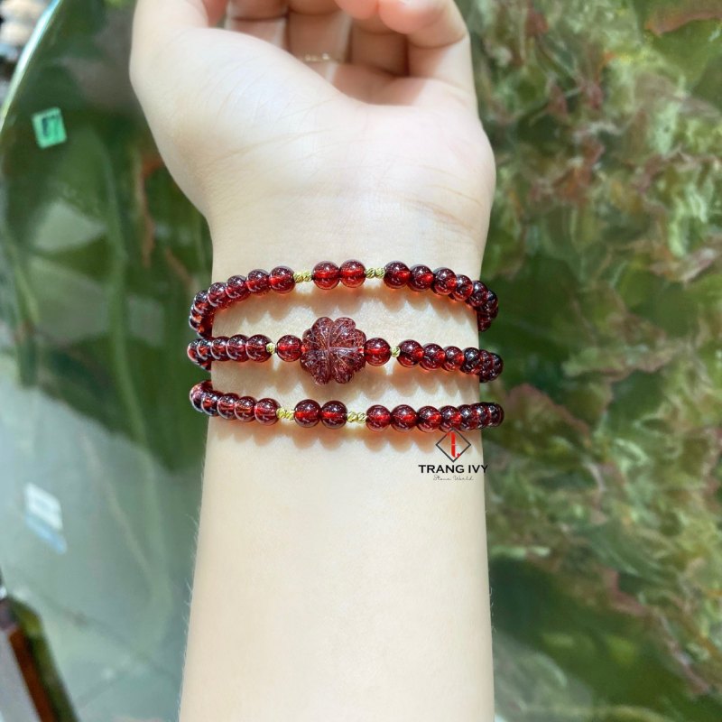 Vòng Tay Garnet Mix Cỏ 4 Lá Thạch Anh Tóc Đỏ