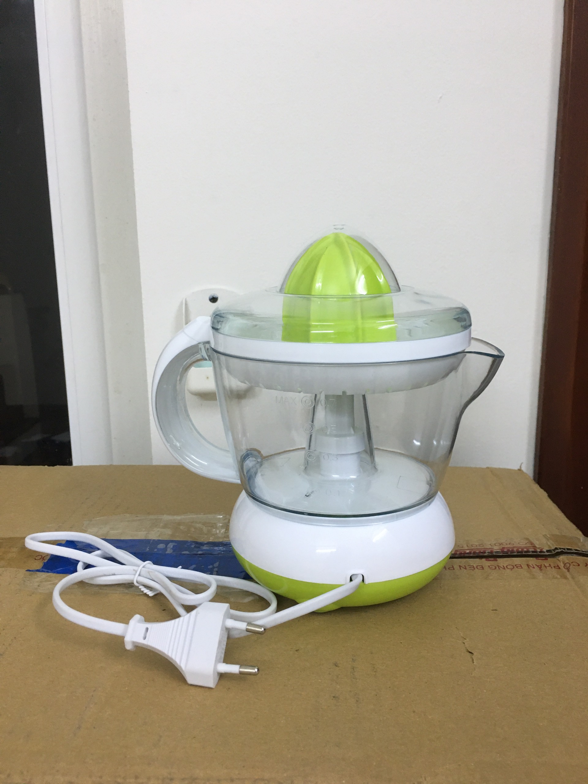 Máy vắt cam cắm điện 700ml 40w dễ dàng tháo lắp và vệ sinh , vắt nhanh và tiện lợi, có vạch chia ml