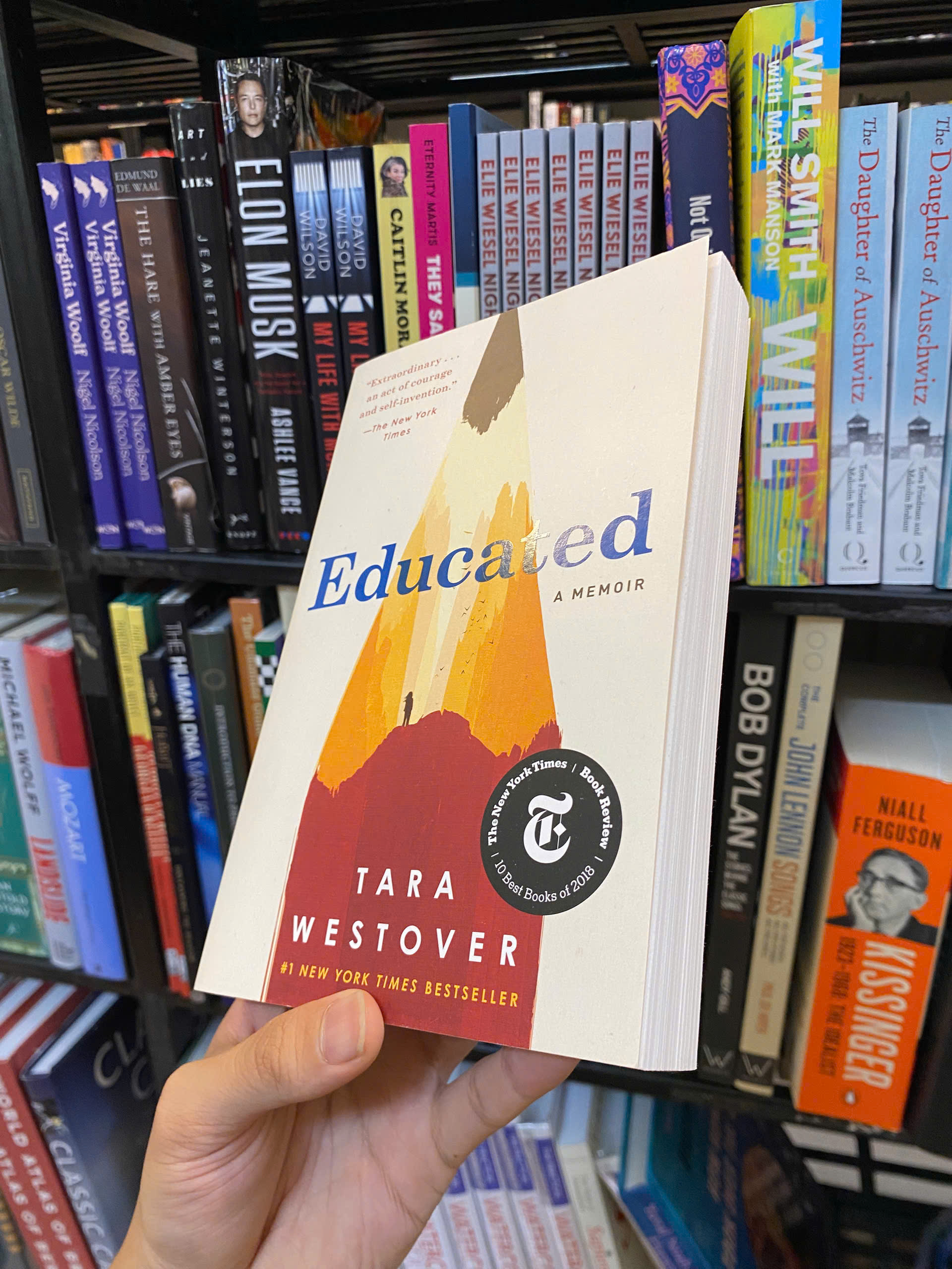 Sách - Educated by Tara Westover | The International Bestseller Biography / Memoir / Ngoại văn