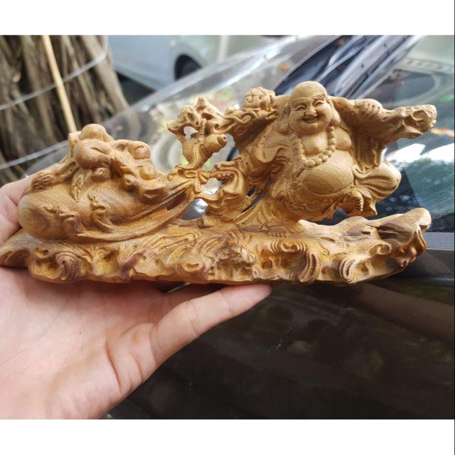 Tượng di lặc kéo bao gỗ thơm hàng để mộc