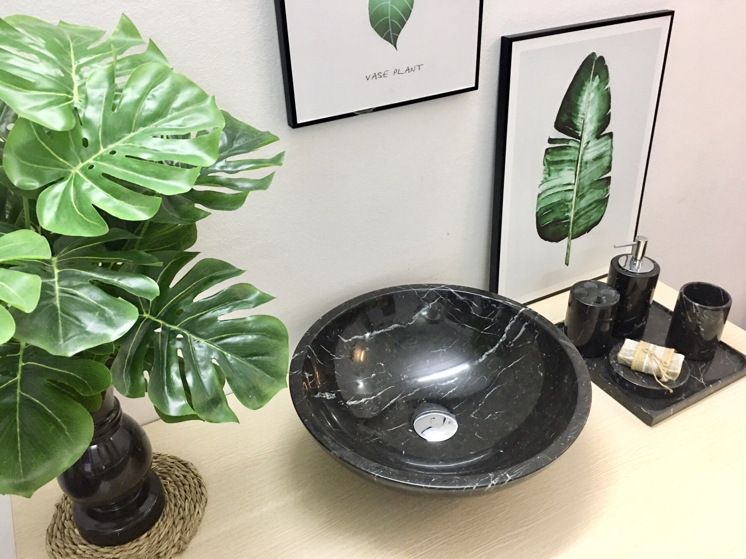 Chậu rửa mặt Lavabo đá tự nhiên Tròn mỏng màu Đen Ý BST03