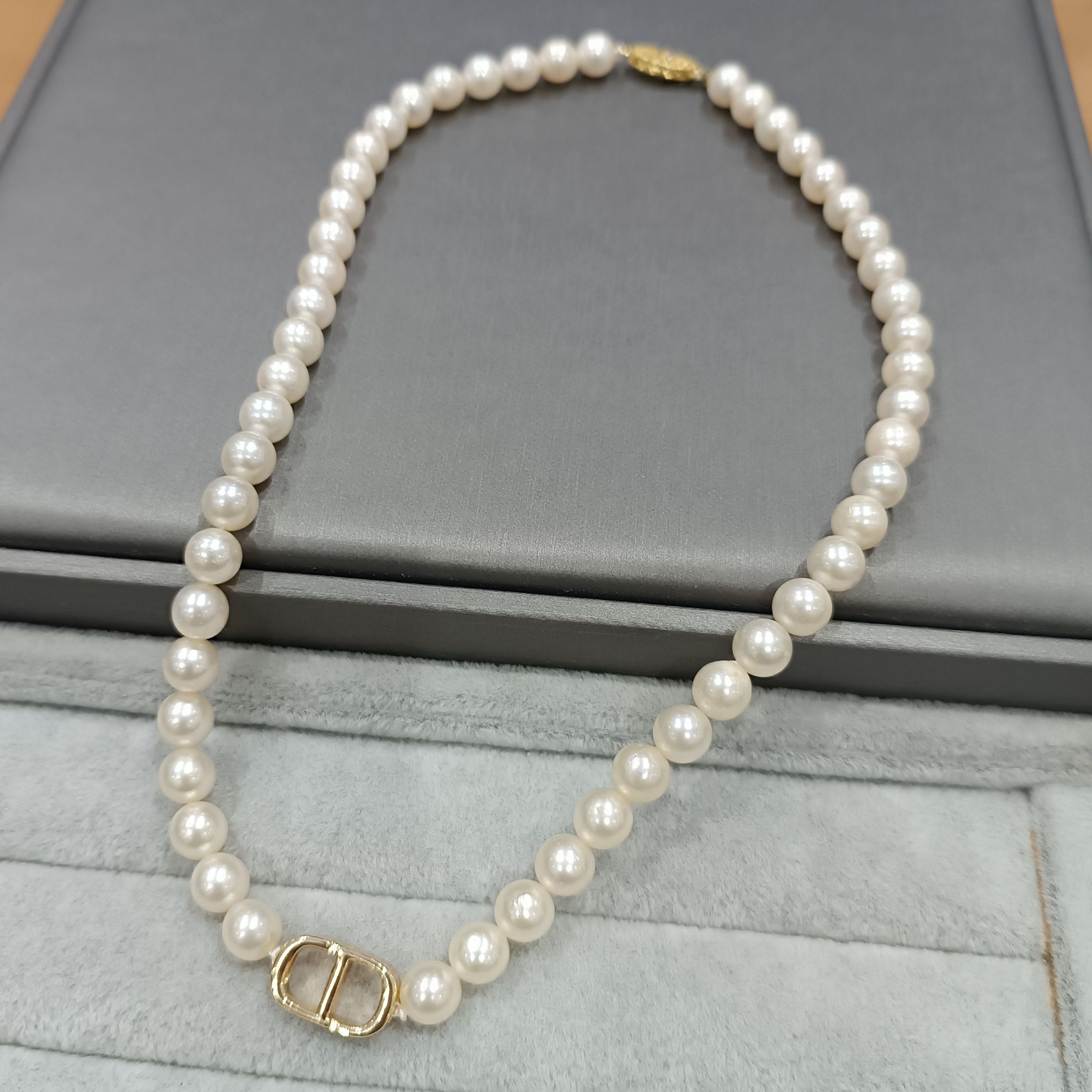 Chuỗi ngọc trai Akoya ánh xà cừ trắng ngà phối charm - MOON Jewelry