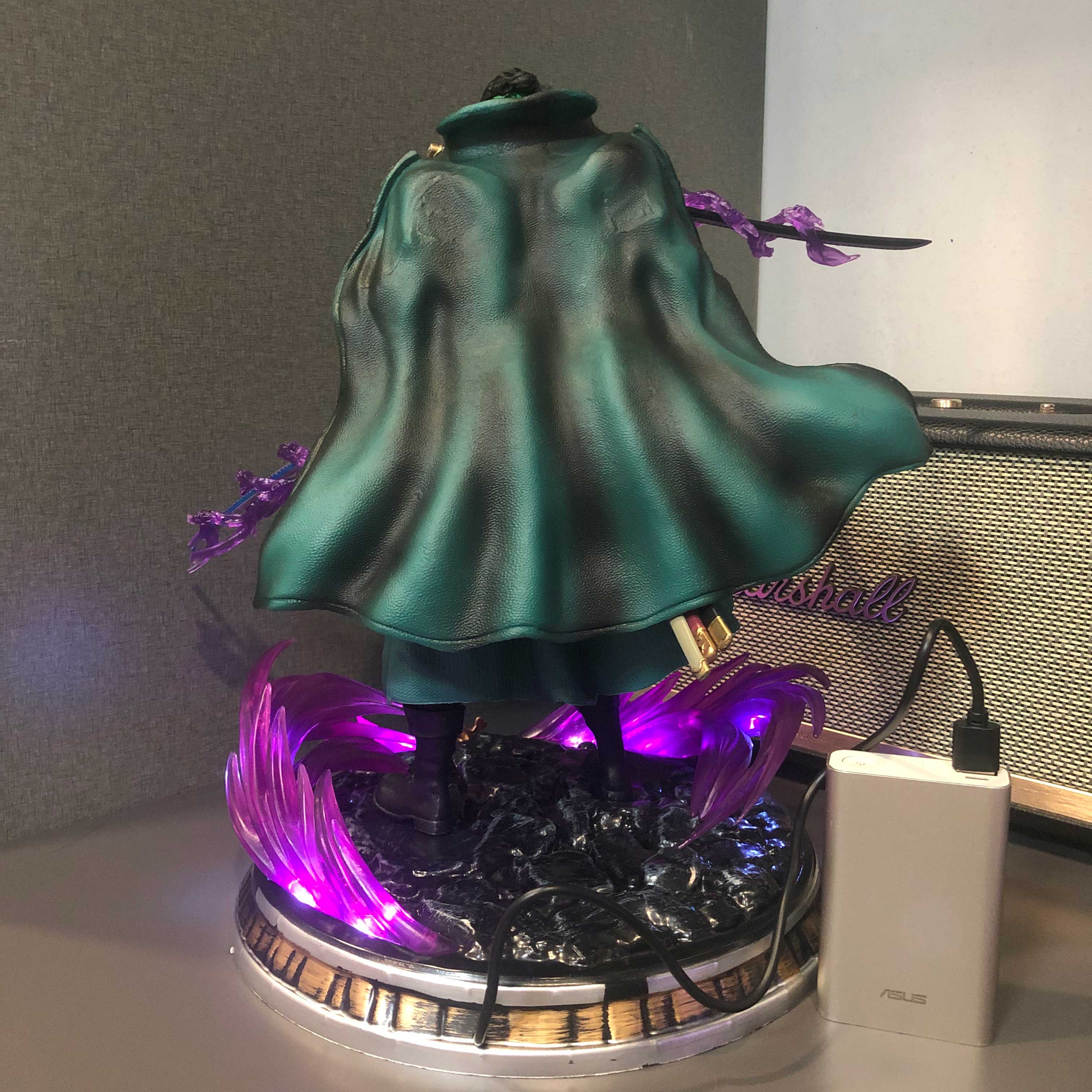 Mô hình Zoro đẫm máu 36 có LED cm - One Piece
