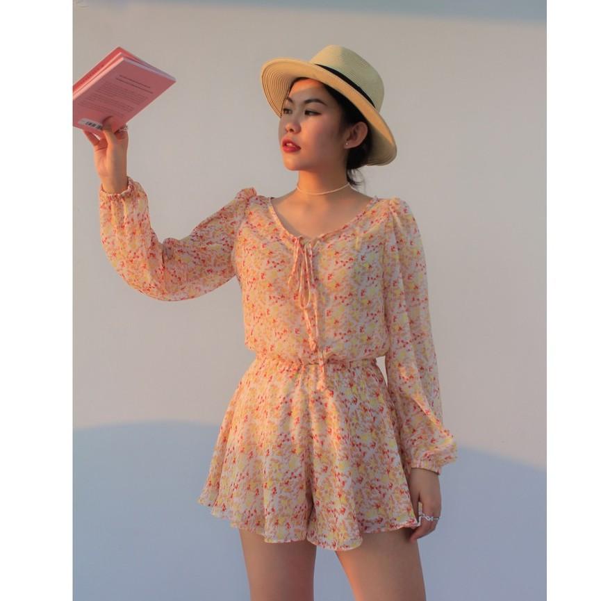 OLALASTUDIO Jumpsuit ngắn họa tiết voan hoa tay dài