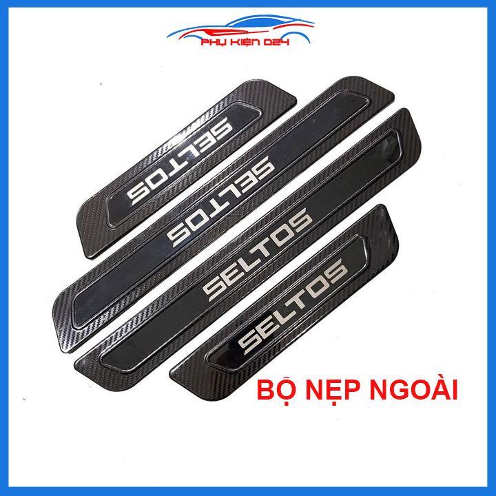 Bộ nẹp bước chân trong ngoài vân Cacbon xe Seltos 2020-2021chống trầy làm đẹp ô tô