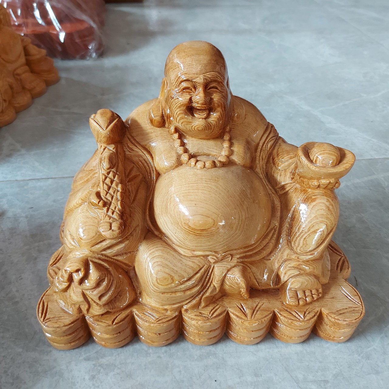 Tượng phật di lặc ngồi gỗ pomu ngang 25cm