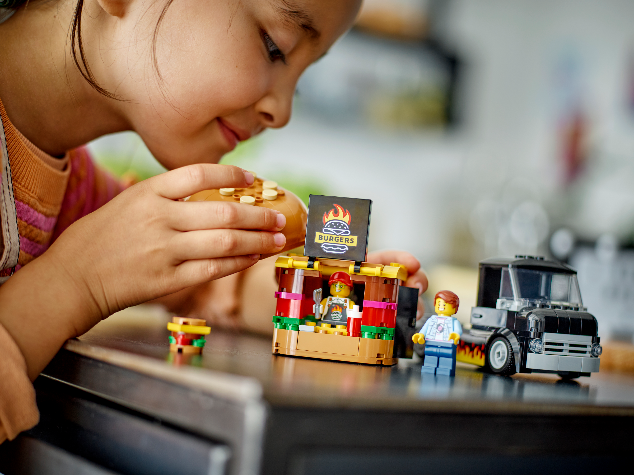 Đồ Chơi Lắp Ráp Xe Tải Burger Lưu Động - Burger Van - Lego City 60404 (194 Mảnh Ghép)