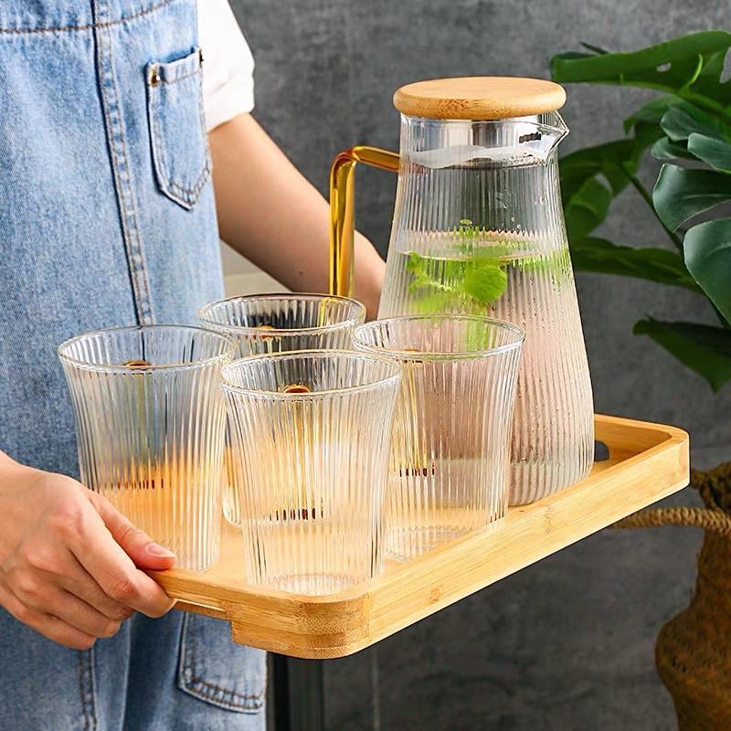 BỘ BÌNH THUỶ TINH KÈM 6 CỐC VÂN TĂM CHỊU NHIỆT CAO CẤP QUAI VÀNG