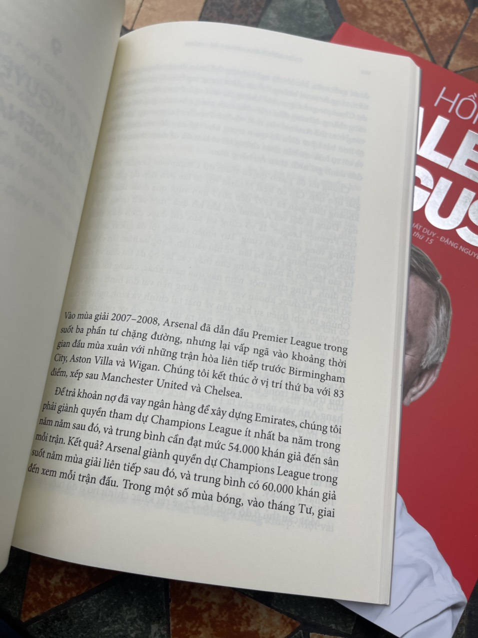CUỘC ĐỜI TÔI QUA HAI MÀU ĐỎ TRẮNG ARSÈNE WENGER & HỒI KÝ ALEX FERGUSON Nxb Trẻ – bìa mềm