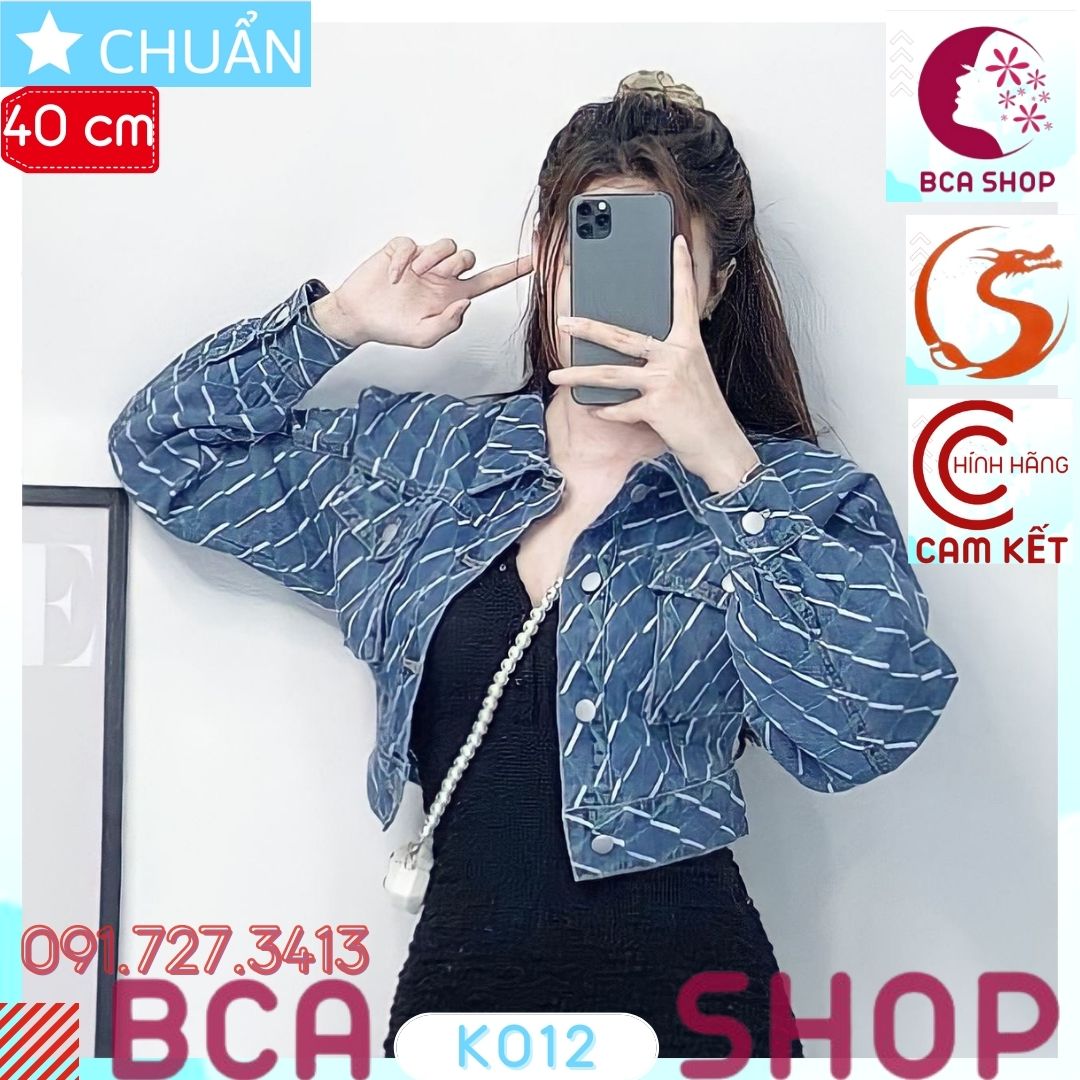 Áo khoác jeans nữ K12 ROSATA tại BCASHOP kiểu dáng croptop, thời thượng với chất jean cao cấp, phom chuẩn - màu xanh