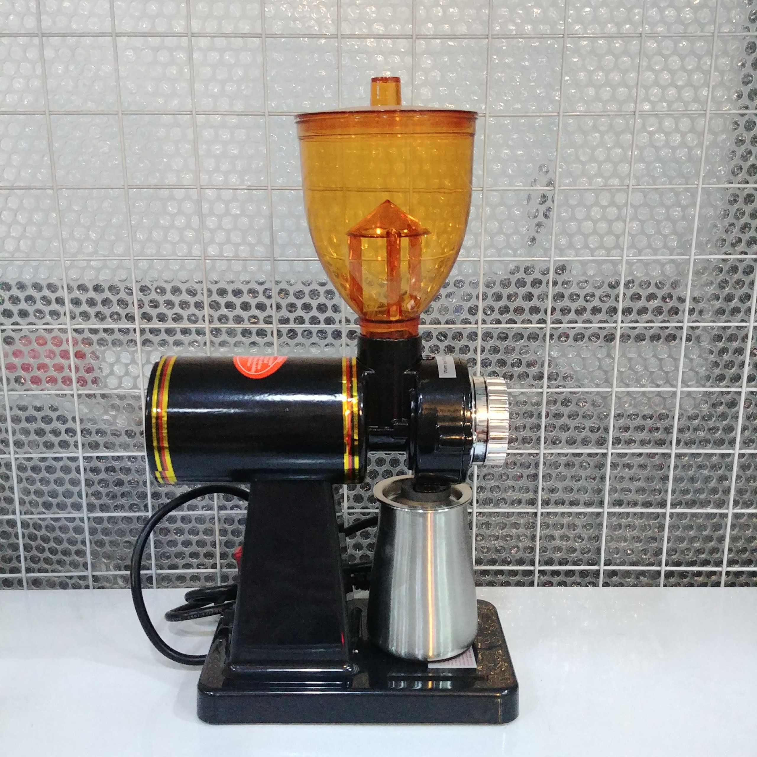 Máy xay cà phê mini 600N công suất 180W, 2 bồn đựng Inox, 8 cấp độ xay mịn