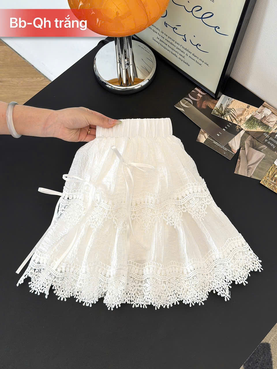 Chân váy tầng ren cho bé gái màu trắng đen phối đồ hiphop năng động size 10-60kg mẫu mới (kèm chip)