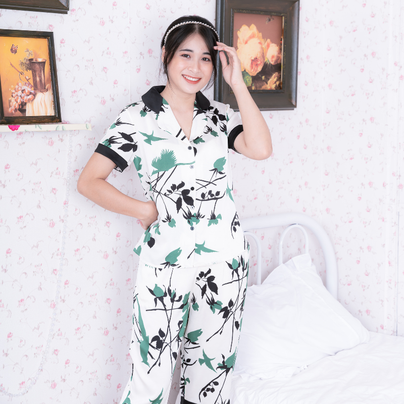Bộ đồ Pyjama nữ, đồ mặc nhà lụa VILADY - B143 Quần Lửng Tay Cộc Họa Tiết Chim Màu Xanh, chất liệu lụa Pháp