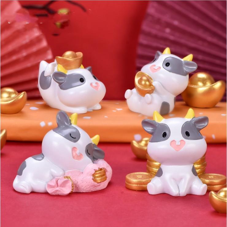 Mô hình đàn bò sữa đội kim nguyên bảo mừng năm Tân Sửu may mắn và thịnh vượng dùng móc khóa, trang trí tiểu cảnh
