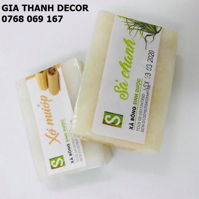 Xà Bông Xơ Mướp hương Sả / Bạc Hà (Bánh 120gr) Xà bông handmade 100% thiên nhiên chính hãng Sinh Dược, Mùi thơm đặc trưng của tinh dầu bạc hà, sả chanh chiết xuất tự nhiên giúp giải tỏa stress, tẩy da chết hiệu quả từ xơ mướp