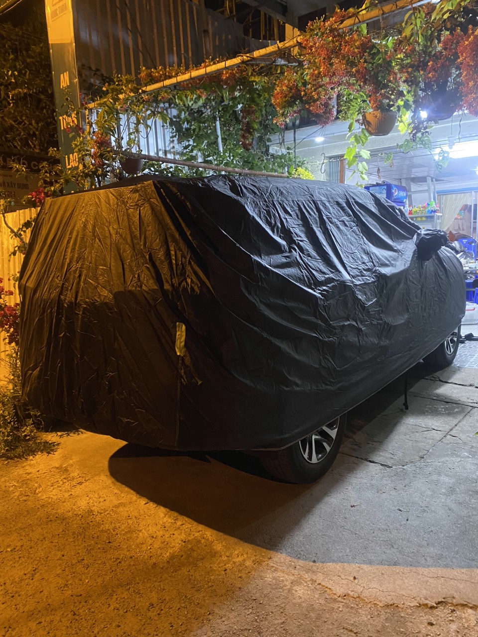 Bạt phủ ô tô Ford Everest chất liệu Polyester - màu đen cao cấp MACSIM màu đen