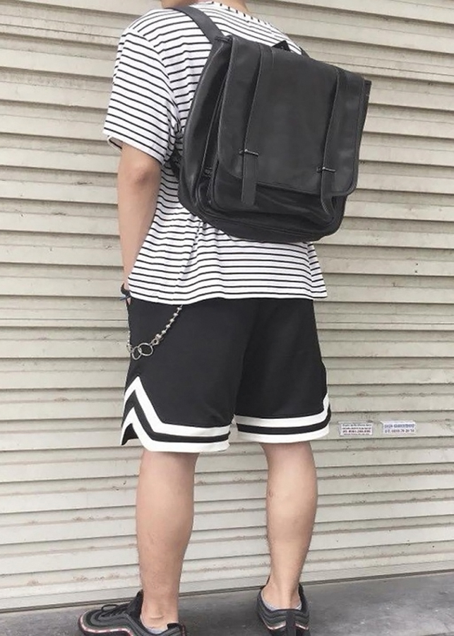 Quần Short Unisex Chữ V Đen