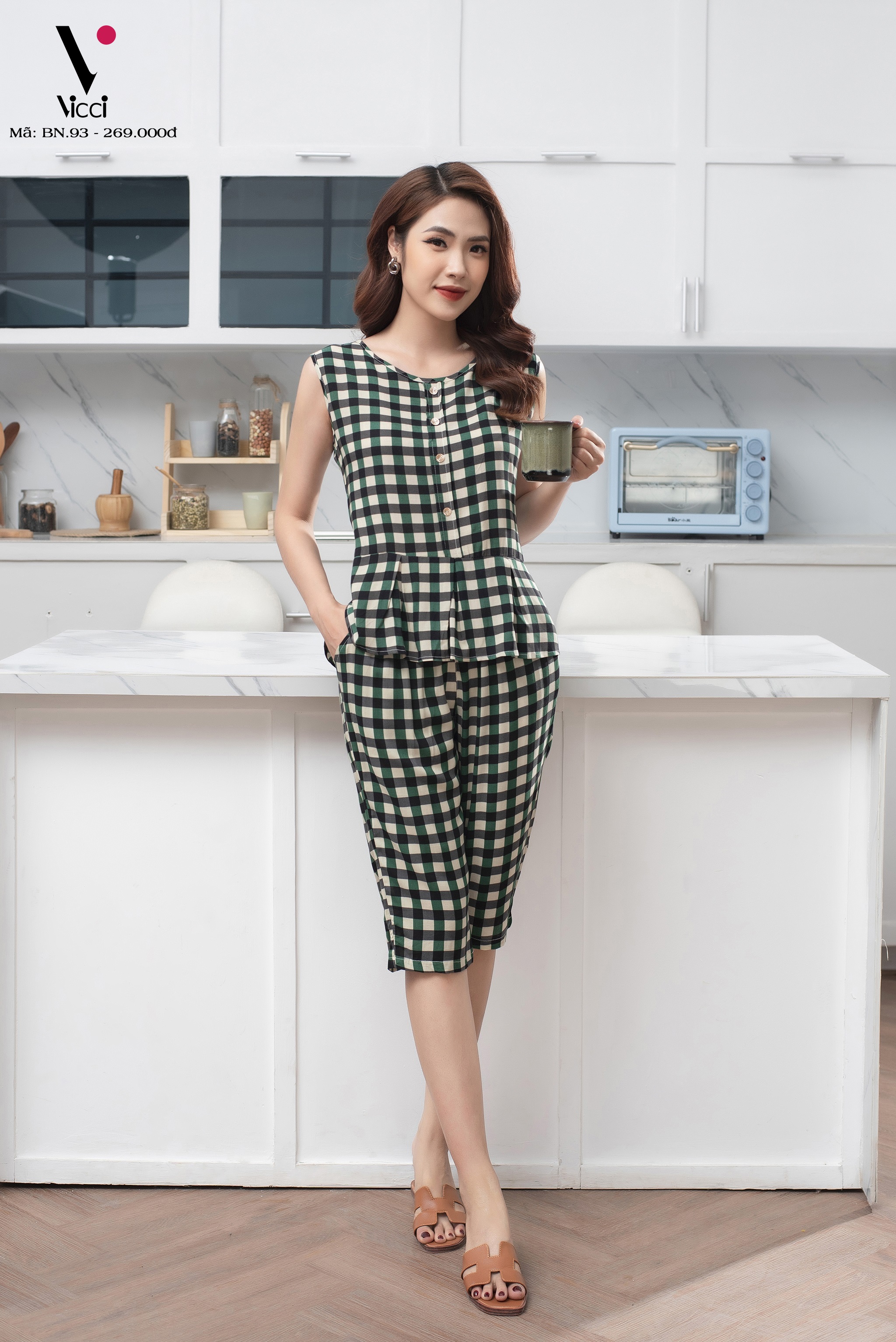 Bộ đồ lửng mặc nhà tole (lanh) Vicci BN93 thiết kế áo sát nách peplum phối quần lửng in họa tiết