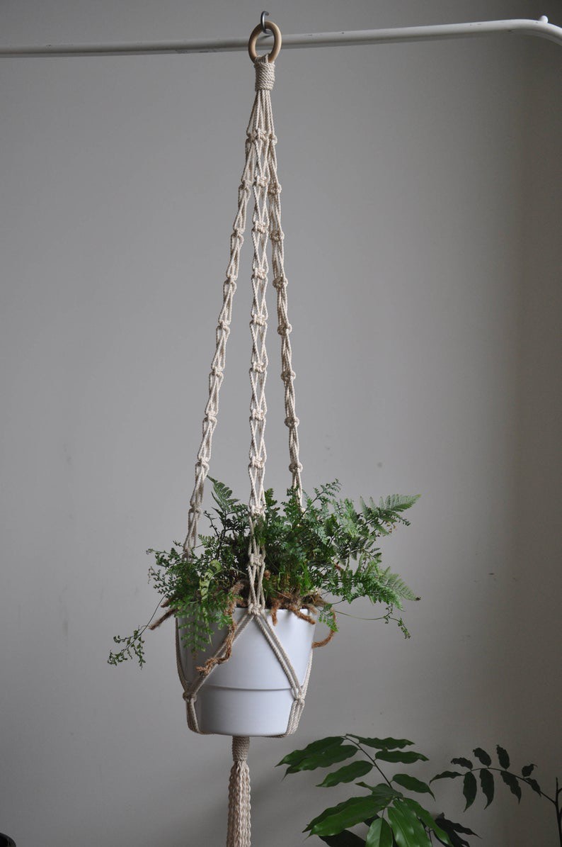 01 Dây tết thủ công Macrame treo tường trang trí chậu cây cảnh kết hợp vòng gỗ. DT270321