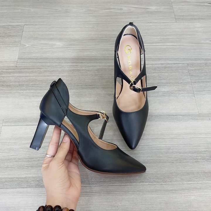 Giày sandal nữ cao gót 7 phân hàng hiệu rosata hai màu đen kem ro282