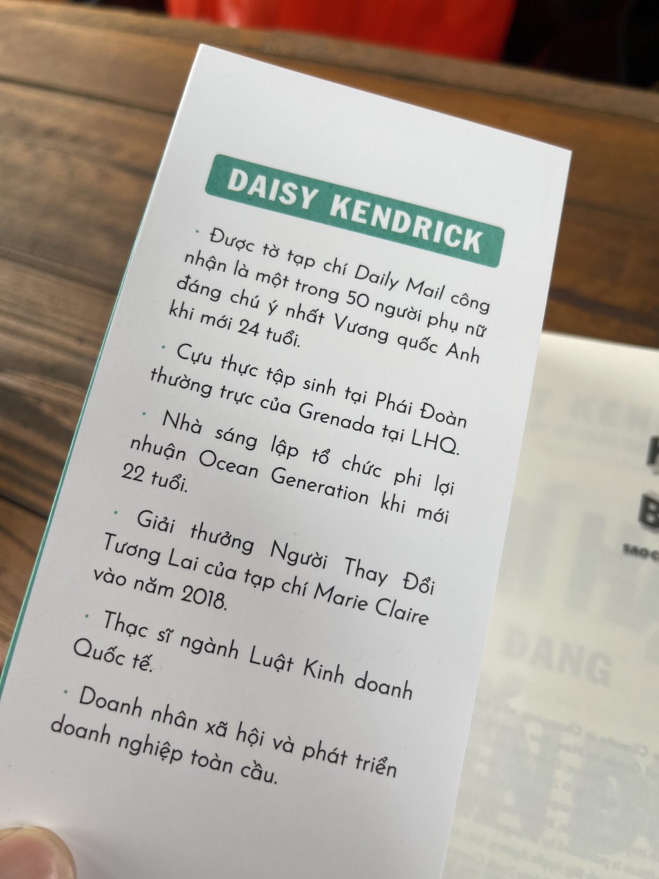 KHÍ HẬU ĐANG BIẾN ĐỔI SAO CHÚNG TA LẠI KHÔNG? - Daisy Kendrick – Nguyễn Hà An dịch - Tân Việt – NXB Dân Trí