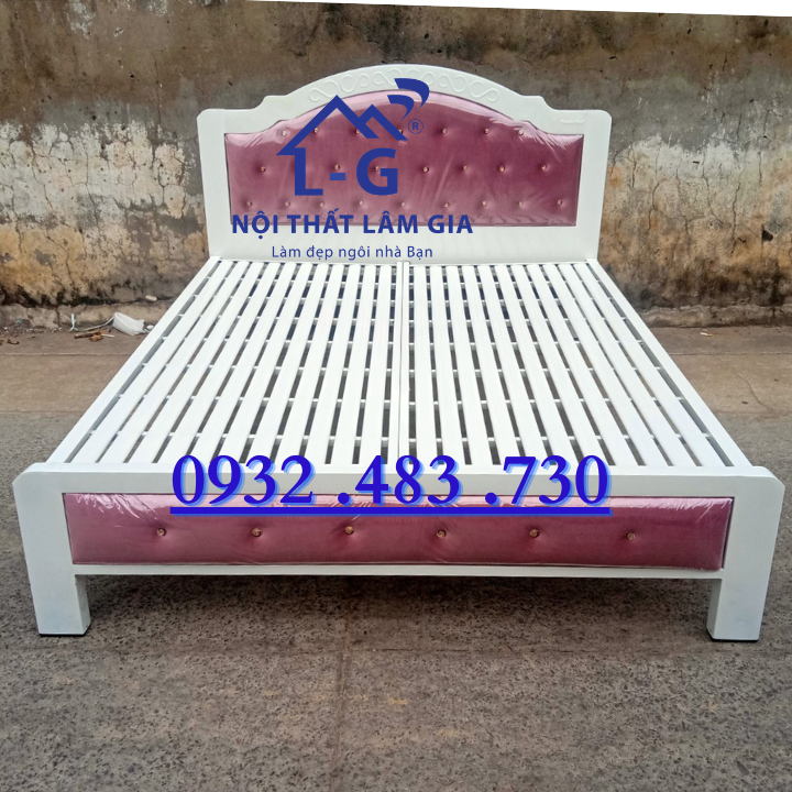 Giường sắt hộp 5x10 đầu bọc nệm rộng 1m8 _LG55518H