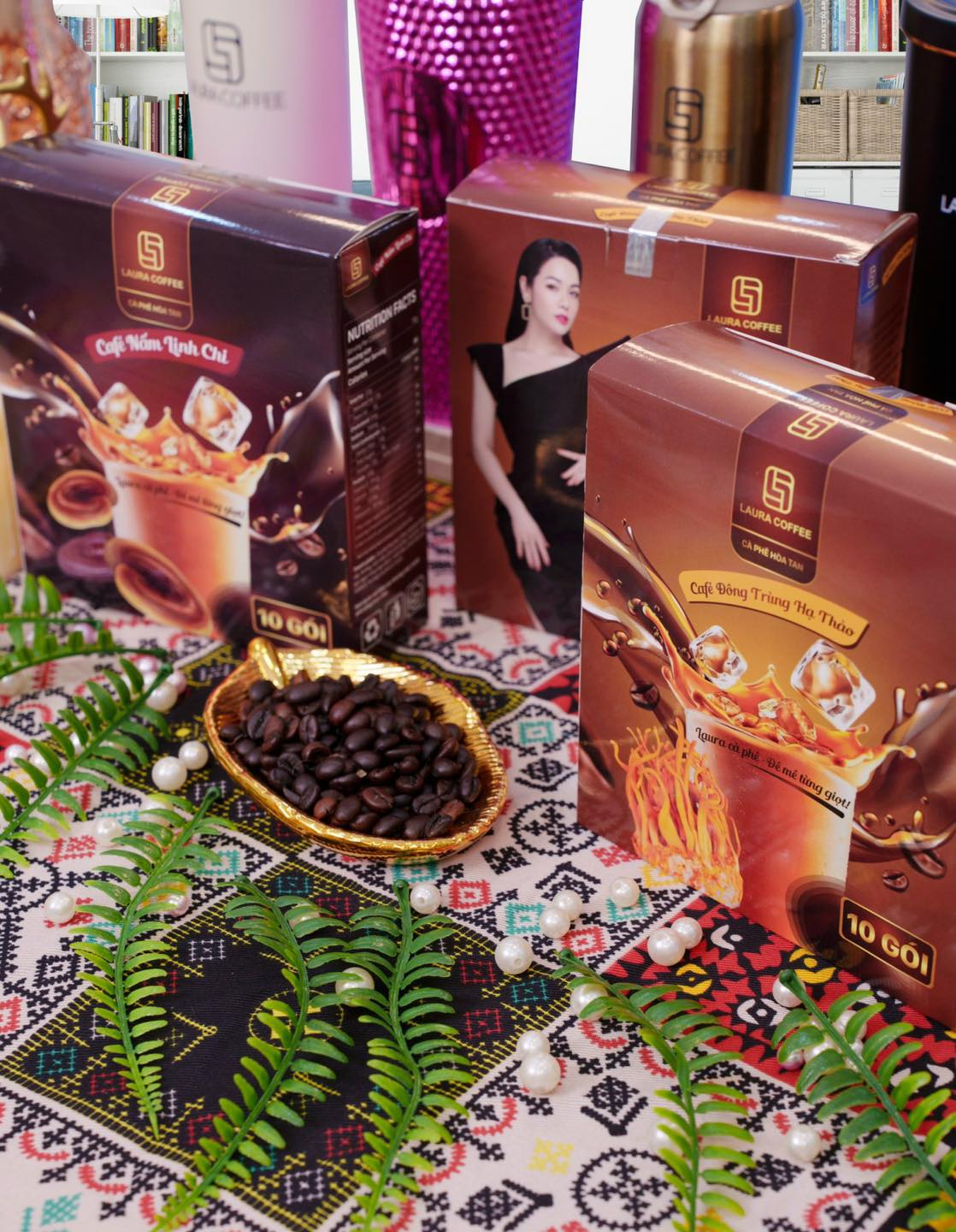Cà phê hòa tan cao cấp Laura Coffee Đông Trùng Hạ Thảo Nhật Kim Anh hộp 10 gói
