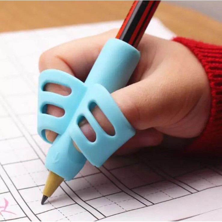 Miếng silicon hỗ trợ cầm bút cho trẻ chống trượt ôm khít 3 ngón chuyên dụng (giao màu ngẫu nhiên)