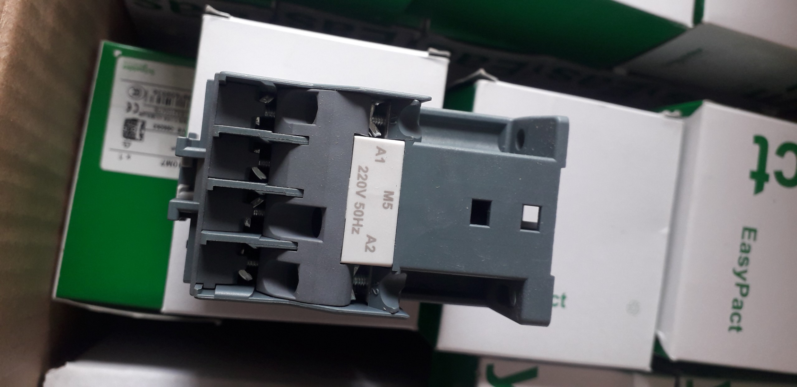 Khởi động từ LC1E1210M5 Schneider 3P-5.5kW coil 220Vac | Hàng Chính hãng |