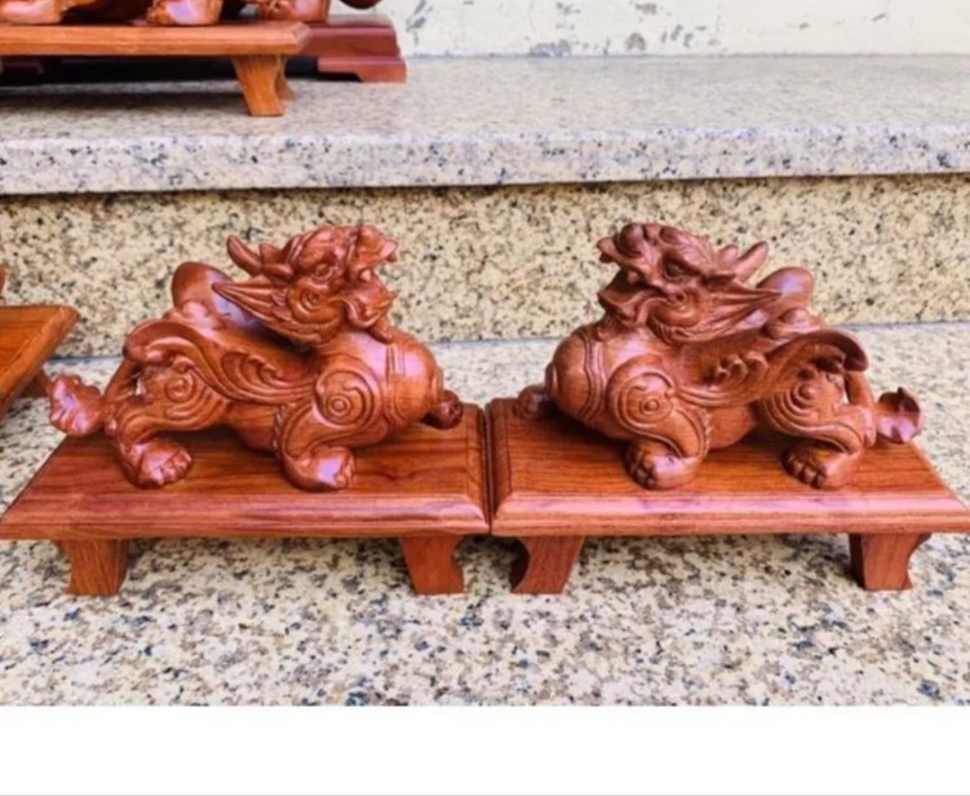 Cặp tỳ hưu gỗ hương ngang 30cm kèm đế kê