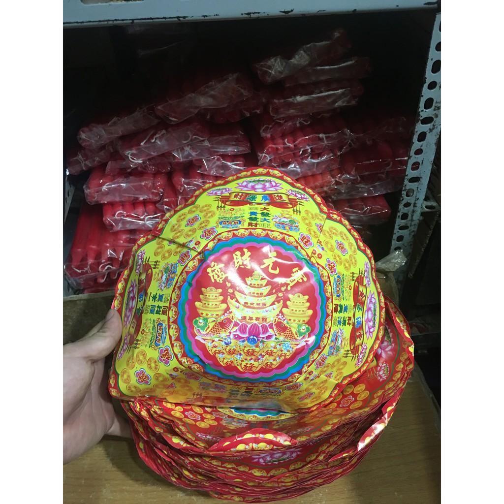 Một Thuyền Hoa Lớn Trong Thờ Cúng