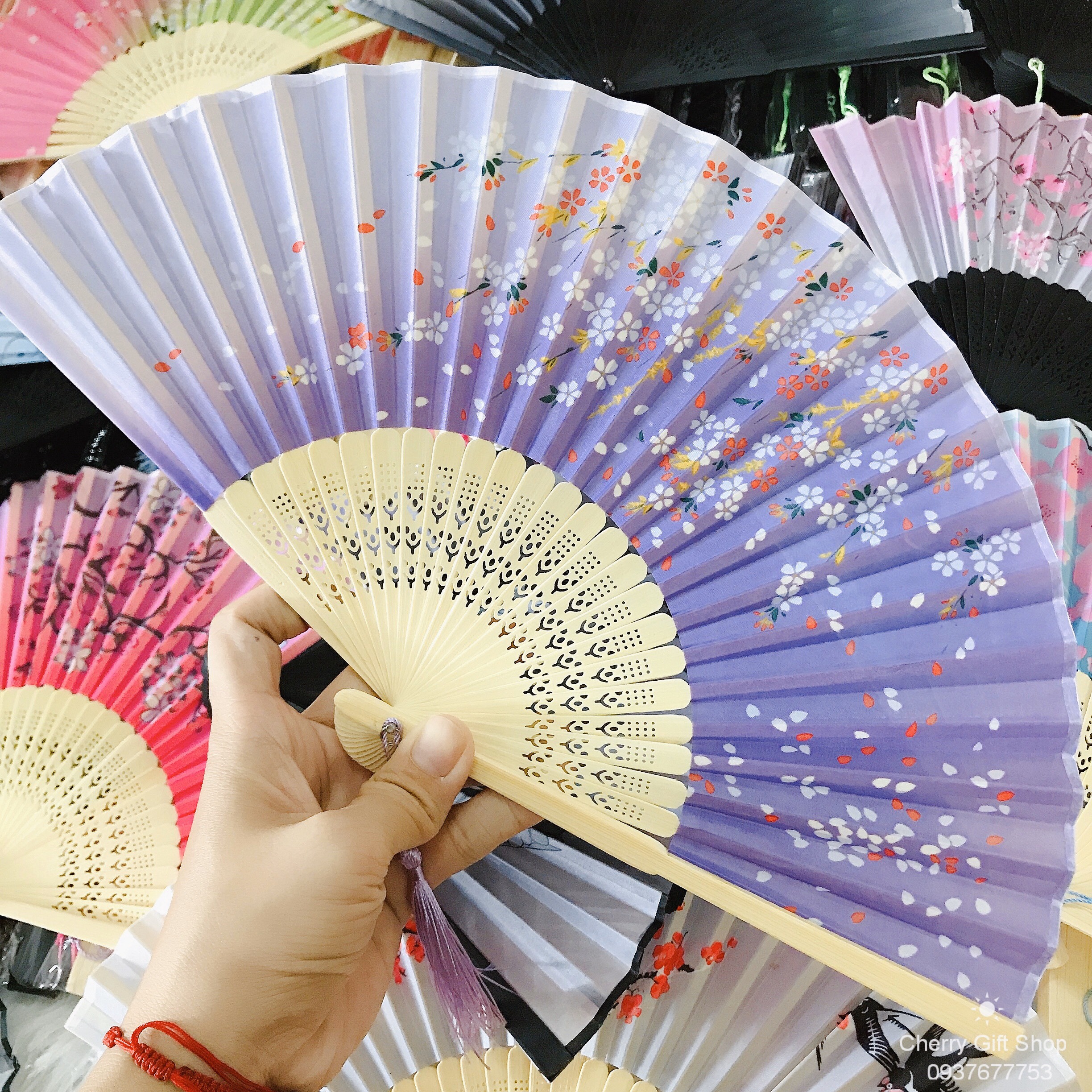 Quạt Cổ Trang Dây Tuyến Vải Lụa Xếp Cầm Tay Quà Tặng Cổ Trang Xinh Xắn