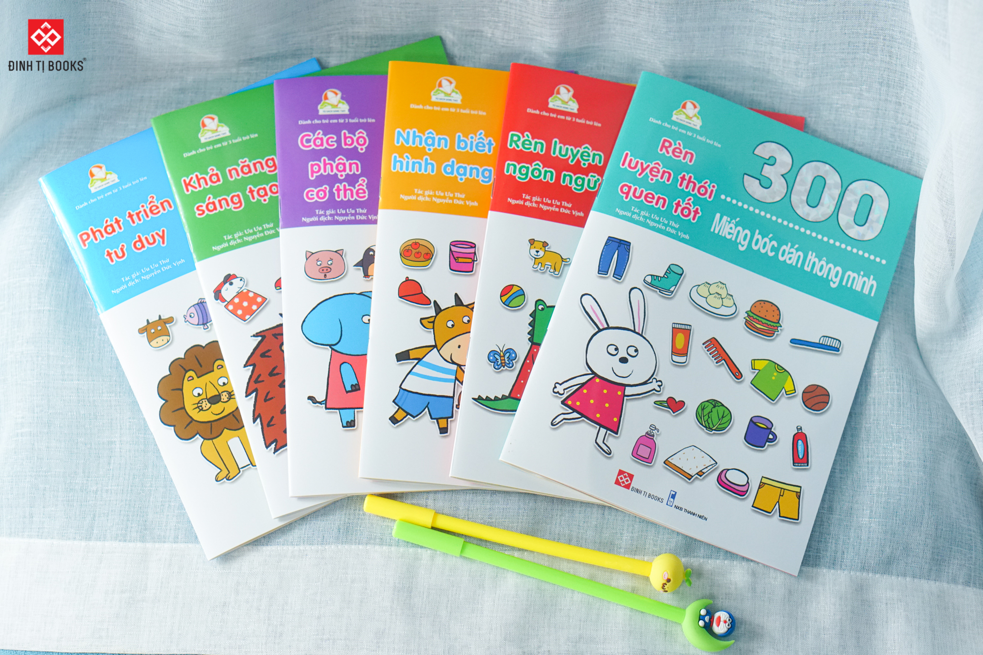 Sách-300 miếng bóc dán thông minh - Đinh Tị Books