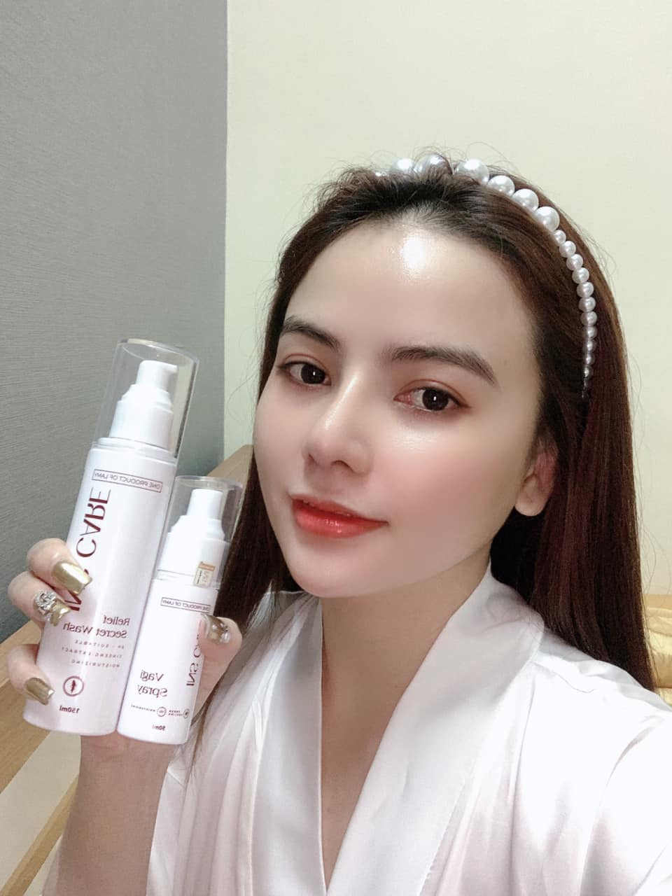 Dung dịch vệ sinh phụ nữ INS CARE - Bộ đôi Gel và chai xịt ngừa viêm nhiễm vùng kín