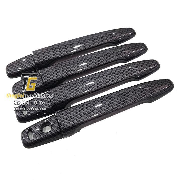 Bộ ốp tay nắm cửa, hõm cửa xe Mitsubishi Outlander vân Carbon