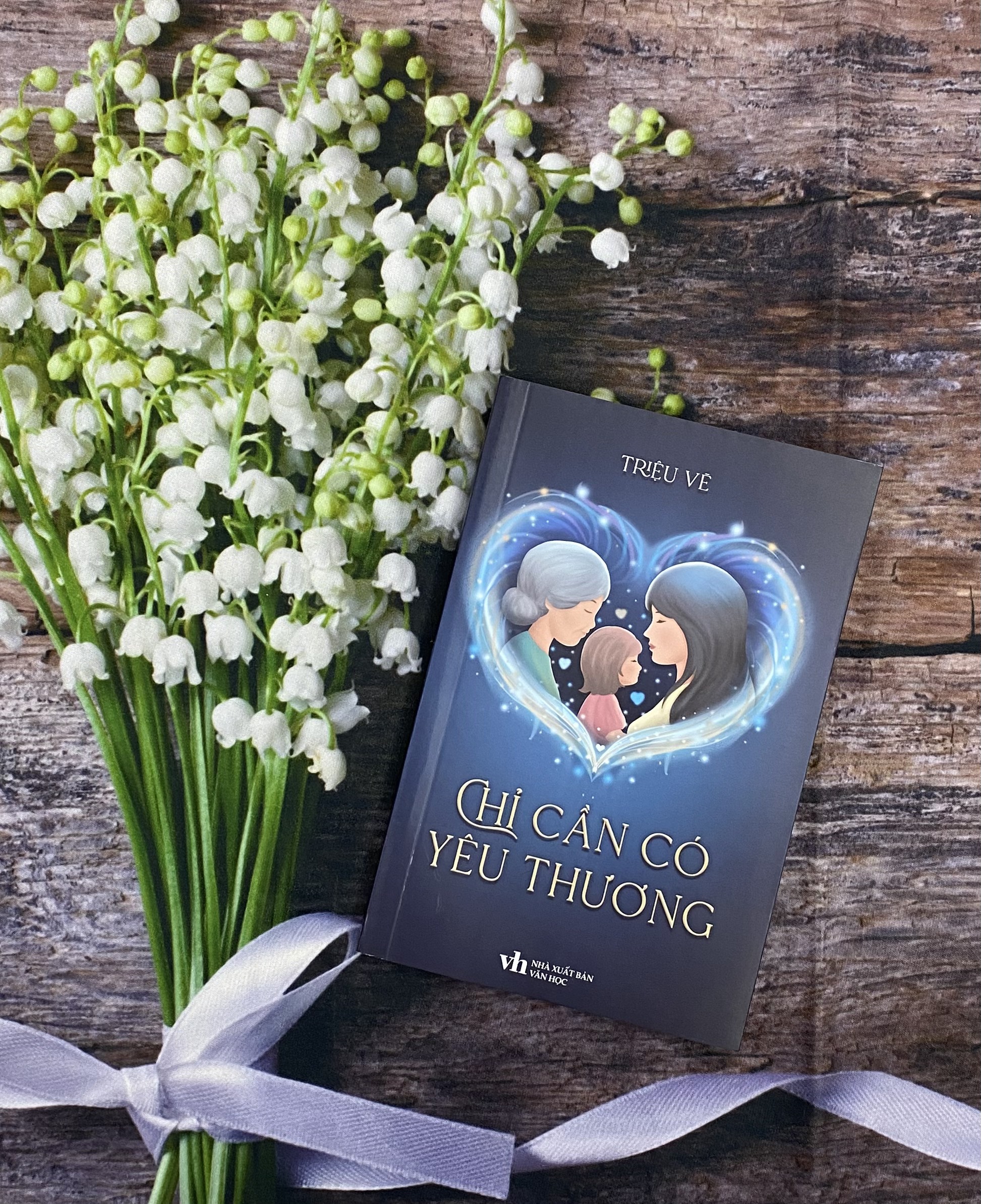 Chỉ cần có yêu thương (NXB Văn Học)