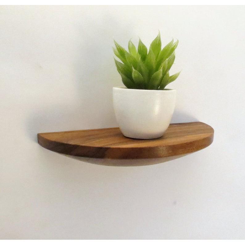 01 kệ treo tường trang trí nửa hình tròn đường kính 30 cm gỗ thông dầy 1.8 cm để đồ lưu niệm cây cảnh mini
