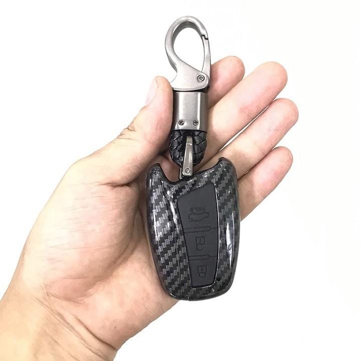 Ốp bọc chìa khóa xe Hyundai Santafe 2014-2018 vân Carbon kèm móc đeo INOX
