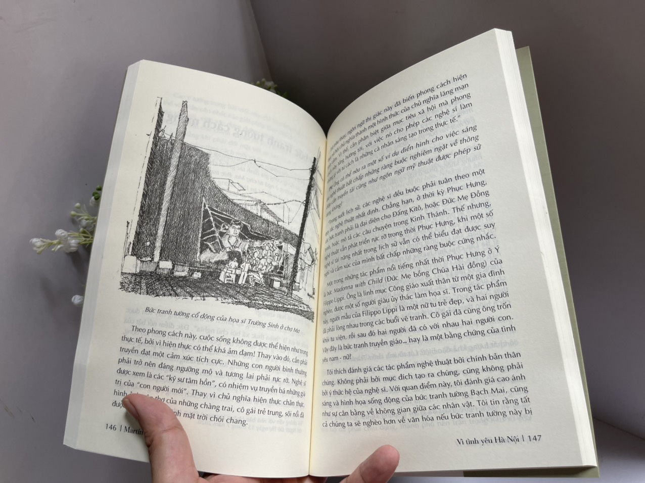 (+ Bộ hộp đựng 27 tấm postcard) VÌ TÌNH YÊU HÀ NỘI– Tập Hợp Các Bài Viết Về Bảo Tồn Di Sản Và Phát Triển Đô Thị – Martín Rama – Tri Thức Trẻ Books