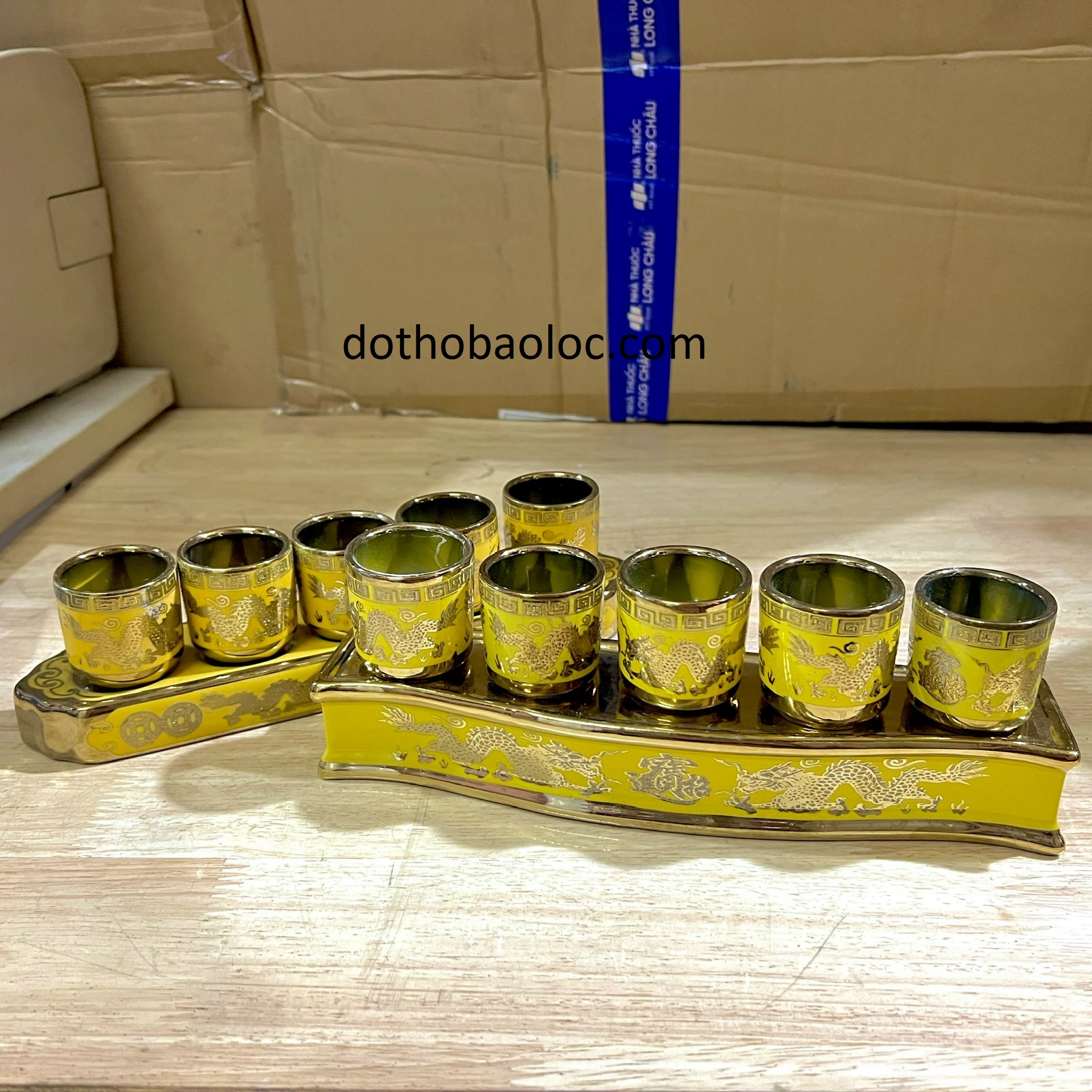 Chum nước thờ ,áng nước sứ vàng 3D bộ 5 ly