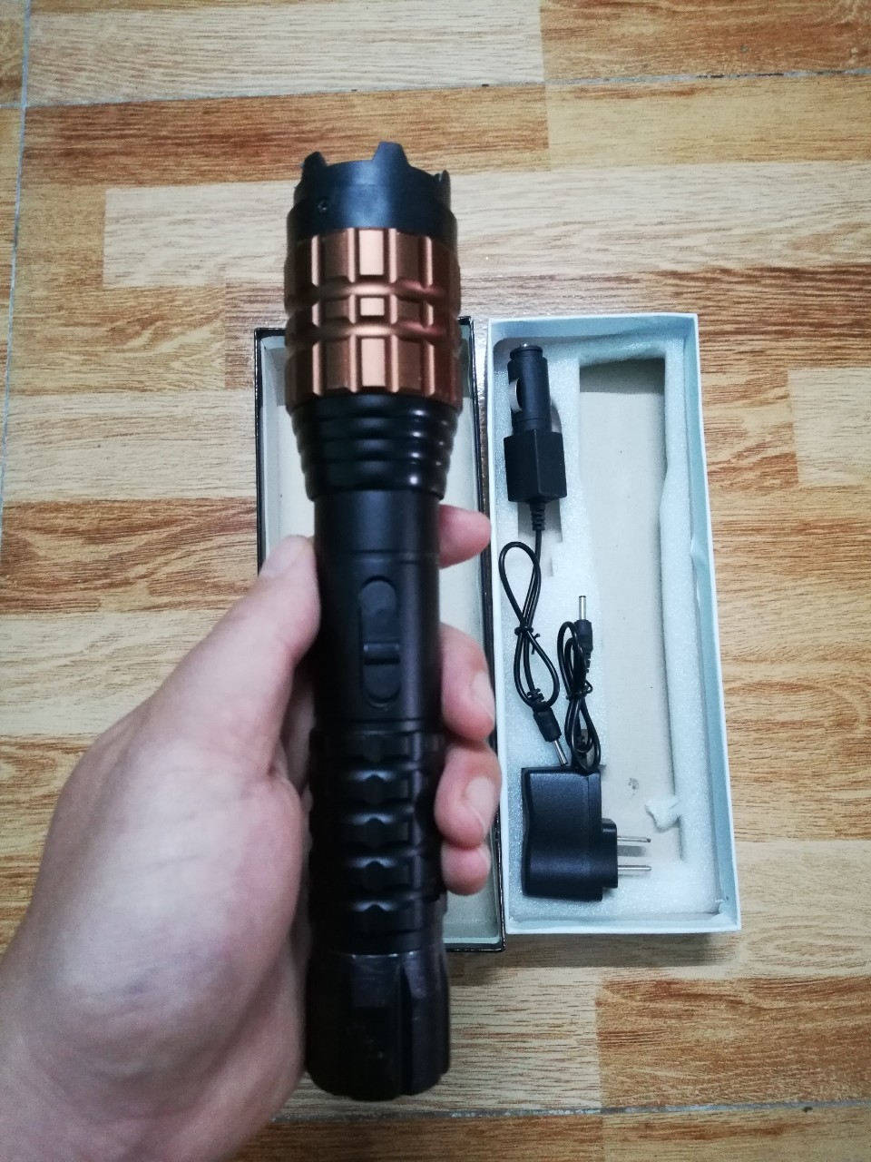 Đèn pin soi sáng X5 đa năng
