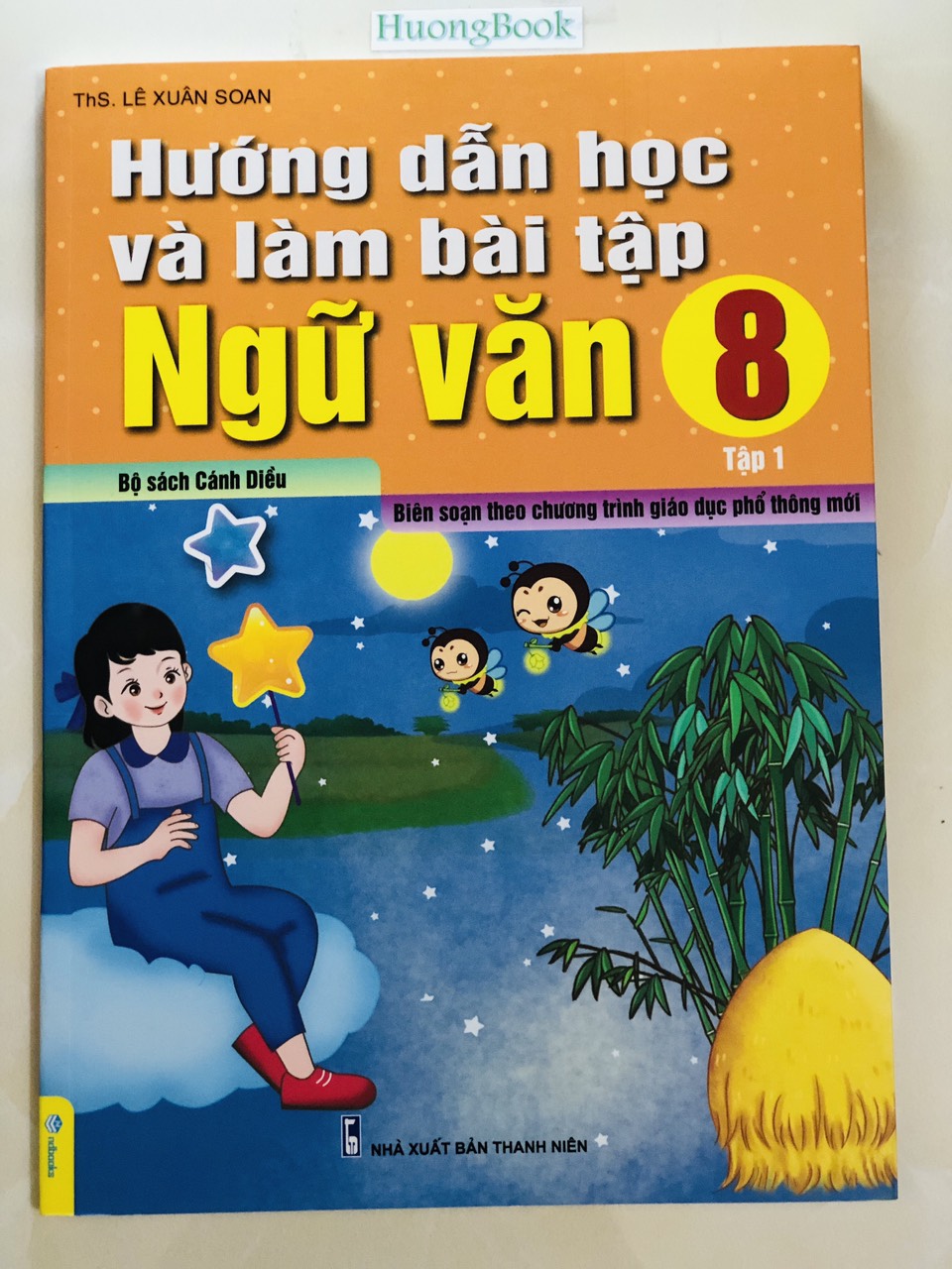 Sách - Hướng Dẫn Học Và Làm Bài Tập Ngữ Văn 8 tập 1 - Biên soạn theo chương trình GDPT mới - cánh diều