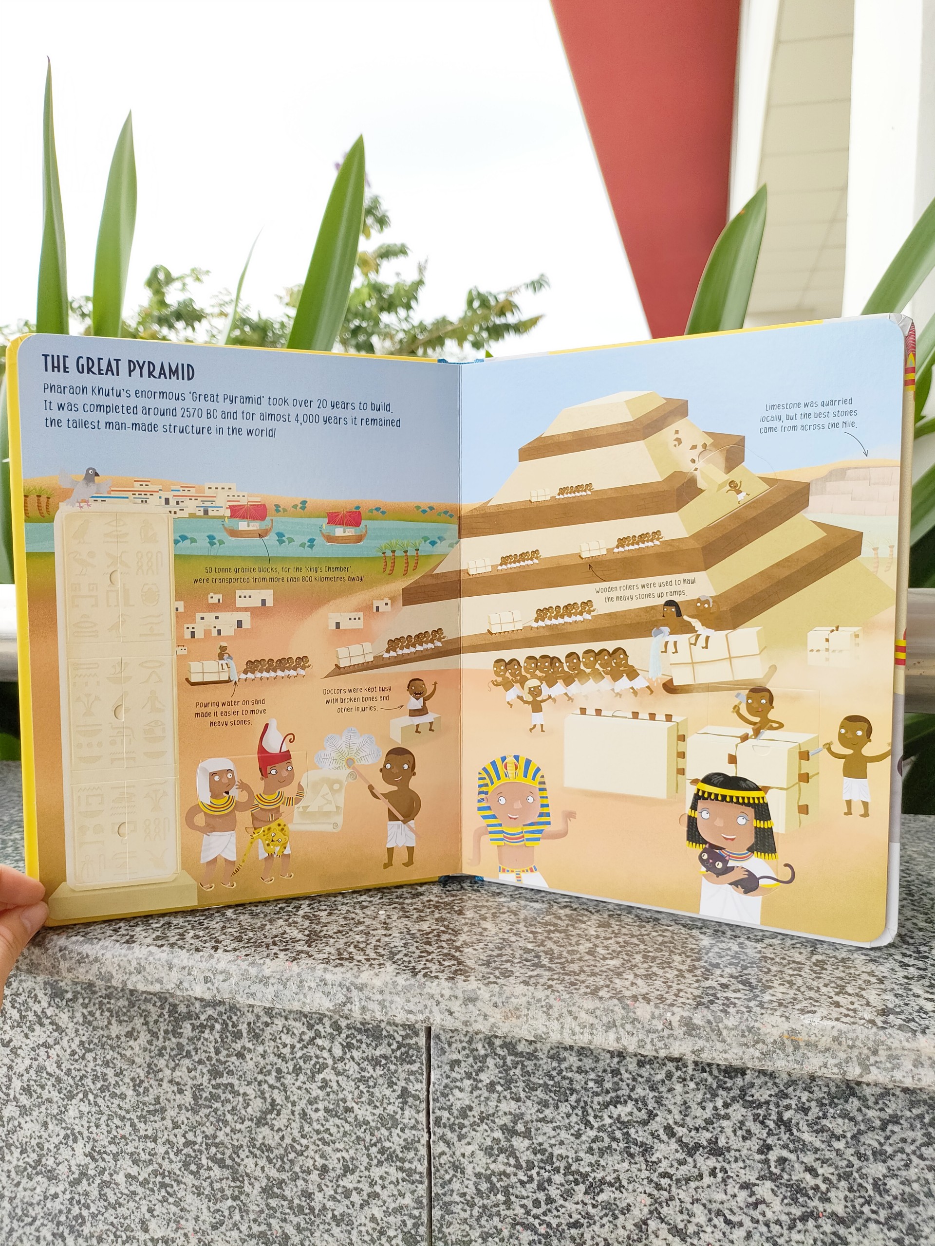 Sách tương tác lật mở cho bé 6+ Ancient Egyptians (IT)