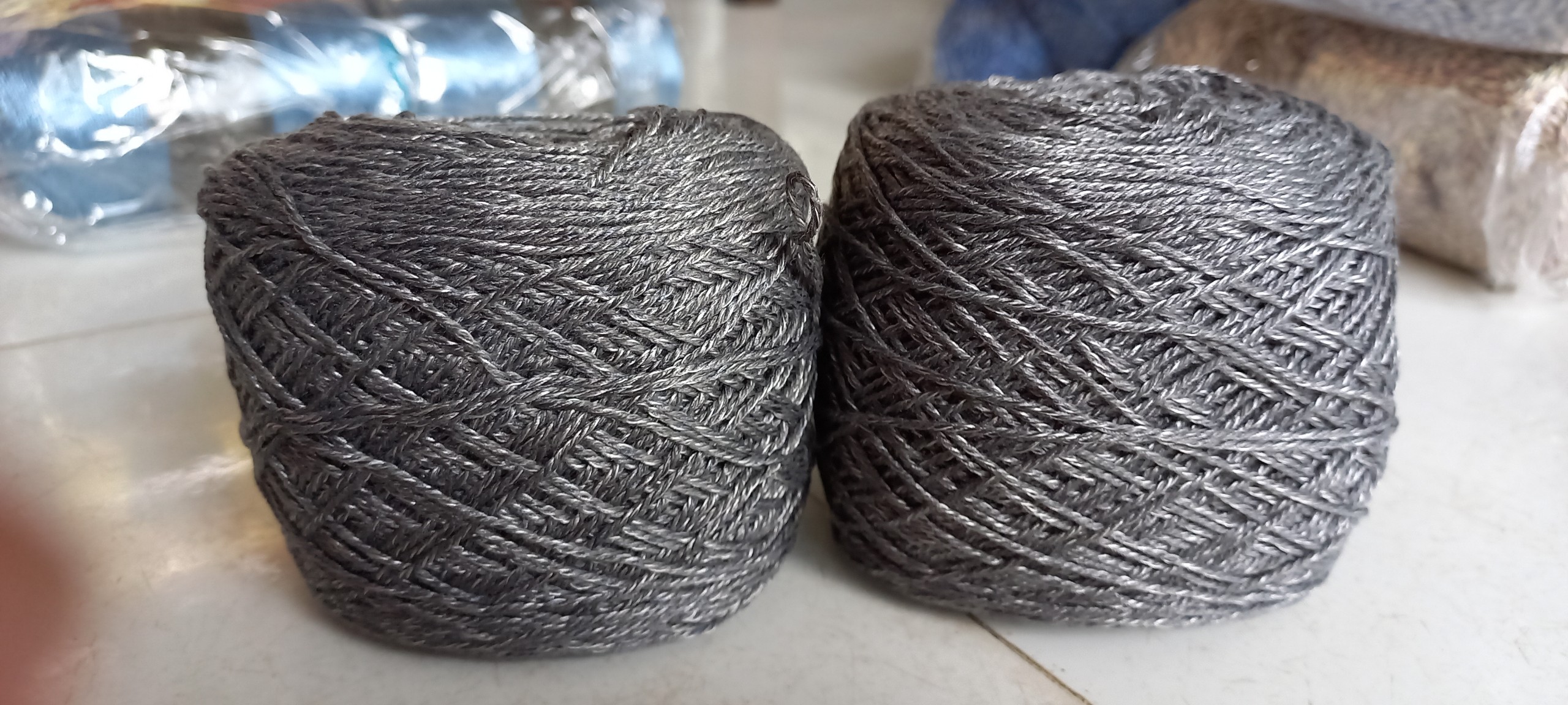 Sợi len xà cừ thái màu loang xám 250g