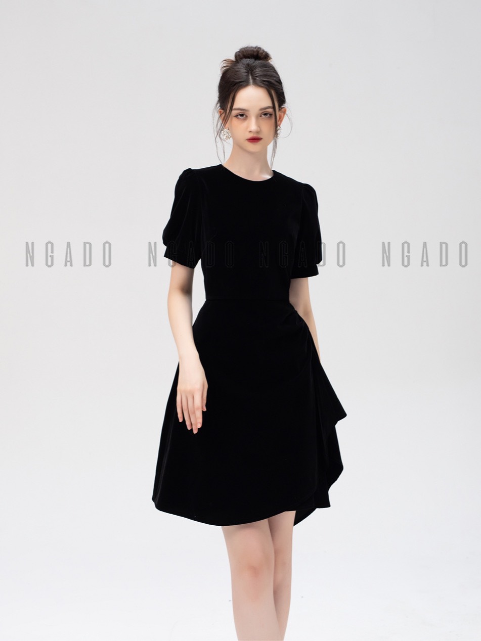 Đầm đen cổ tròn NGADO