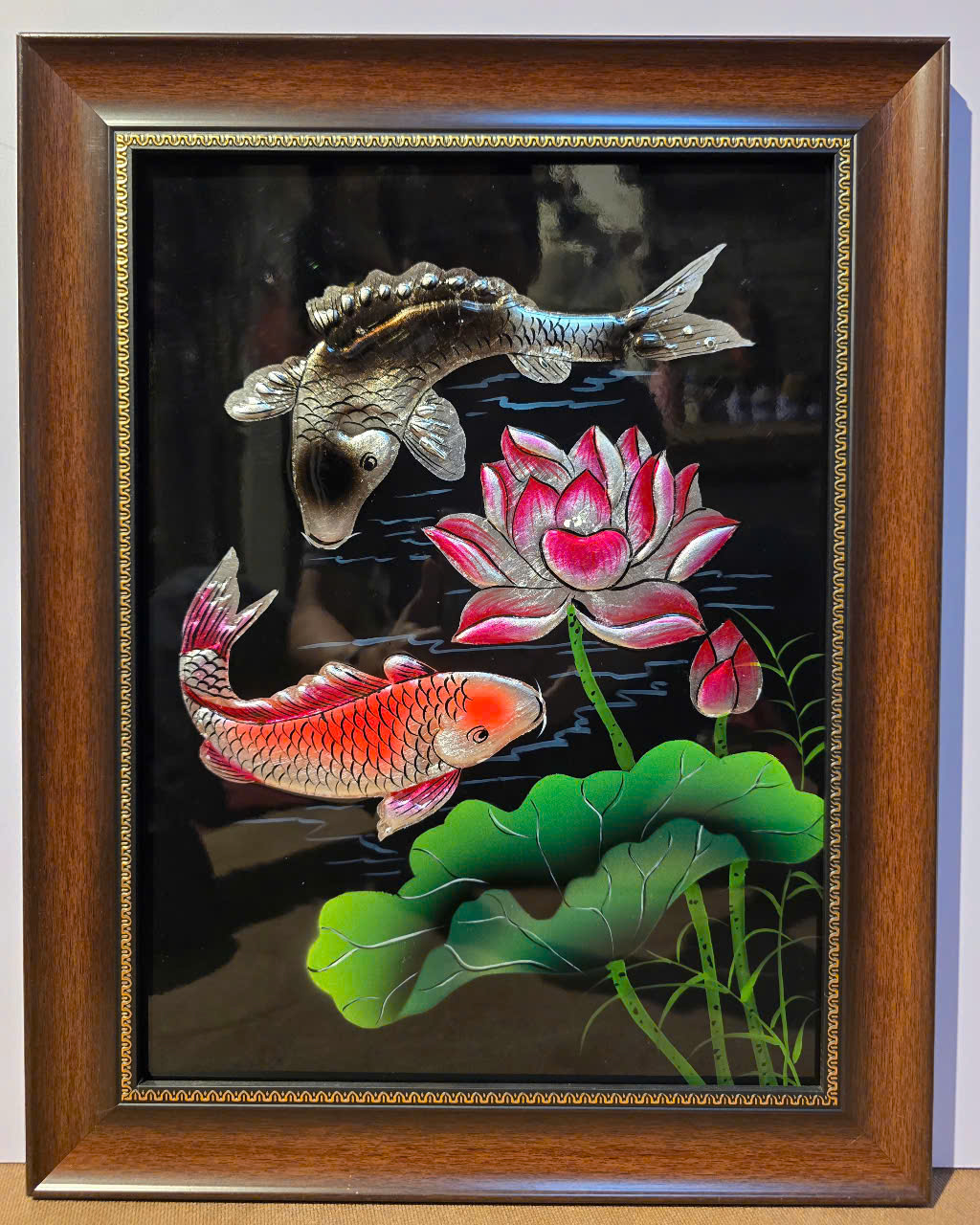 Tranh sơn mài Hoa sen cá chép