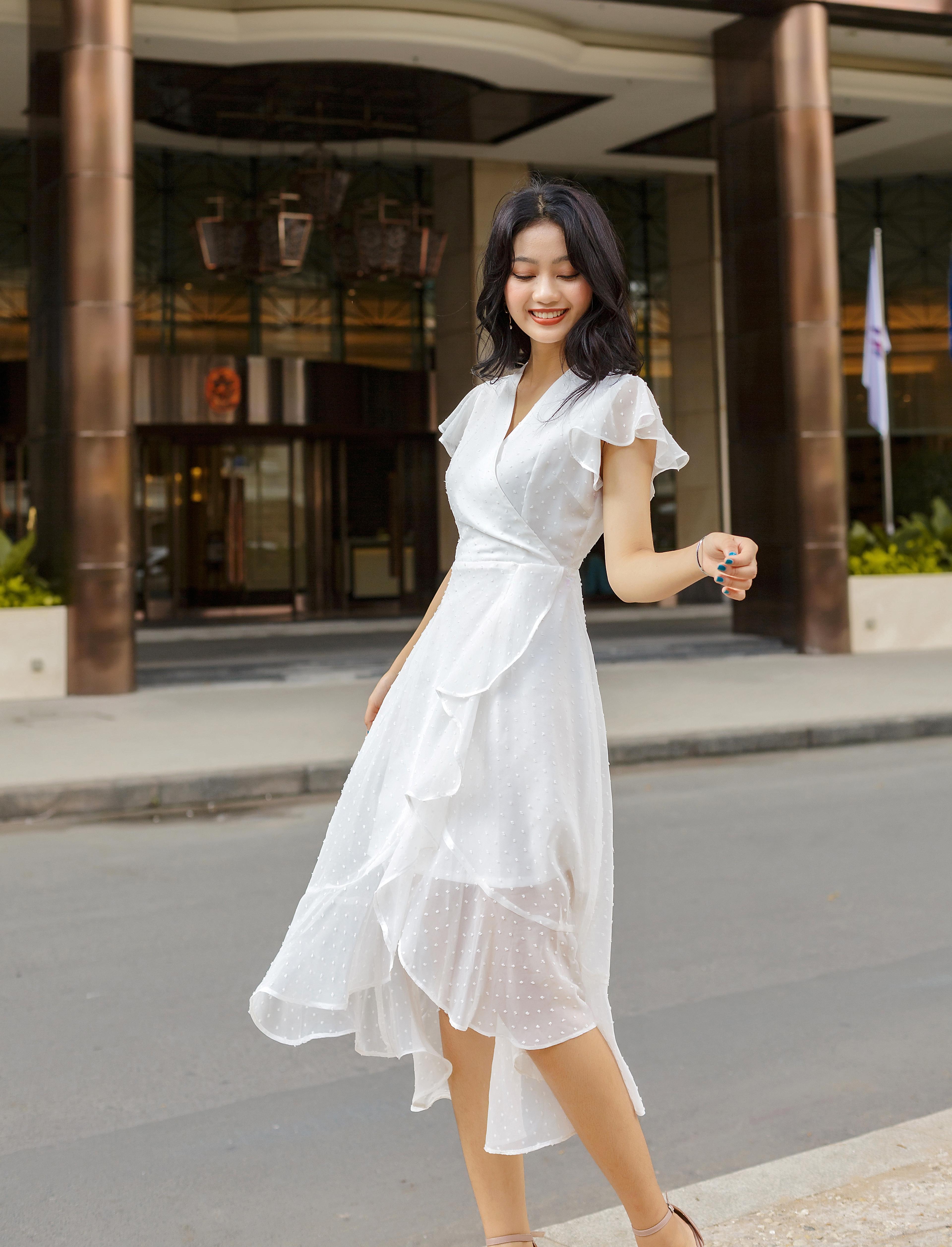 Đầm hoa cổ chéo bèo